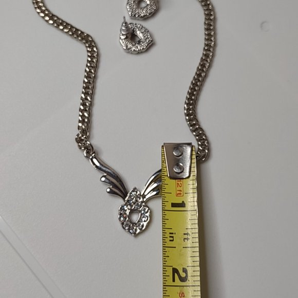 Cute Silver Tone Necklace And Earring Set With Clear Stones - Picture 12 of 14